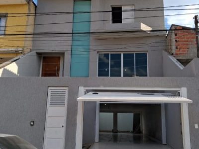 Vende-se lindo sobrado com 3 suítes e 8 vagas